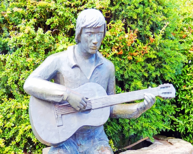Musician With Guitar Statue Sculptures Painting By Numberss.png